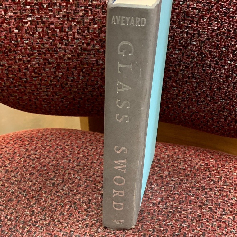 Signed Hardback of Glass Sword by Victoria Aveyard